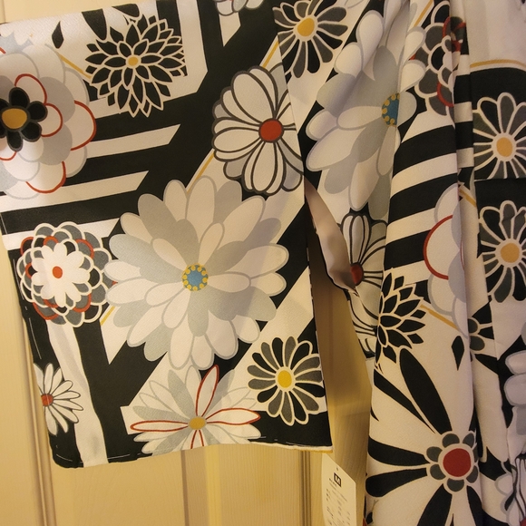 Floral Kimono Robe - Picture 4 of 6